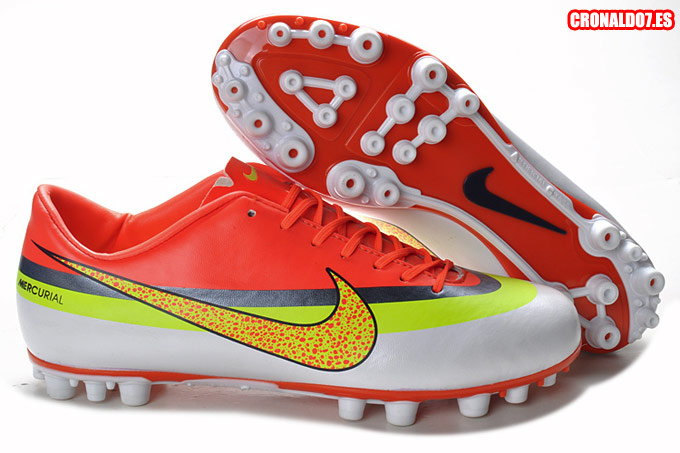 Nuevas botas de Cristiano Ronaldo Nike CR Mercurial Vapor IX