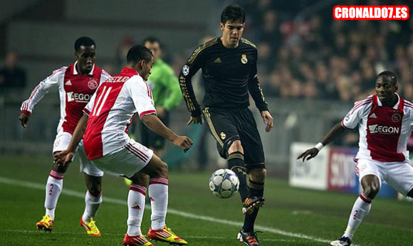 Kaka frente al Ajax