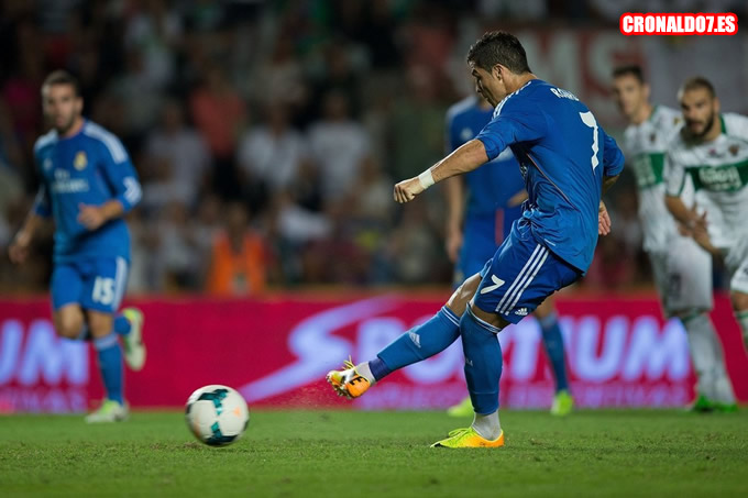 Cristiano Ronaldo frente al Elche
