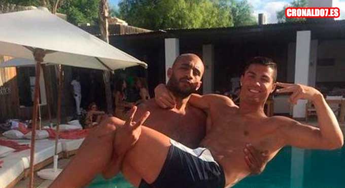 Una foto de Cristiano Ronaldo con Badr Hari