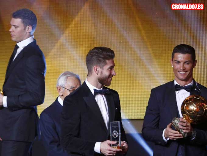 Cristiano Ronaldo no recibe la felicitación de Neuer