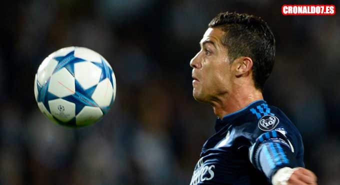 Cristiano Ronaldo discute con la prensa en la zona mixta