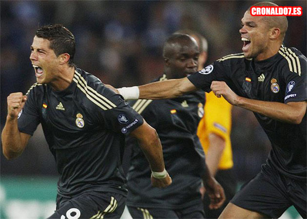 Cristiano Ronaldo celebrando su golazo de falta