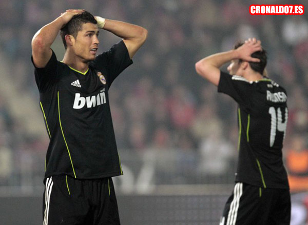 Cristiano Ronaldo se lamentan por la ocasión perdida ante el Almería