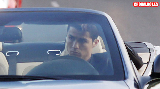 Cristiano Ronaldo en su coche