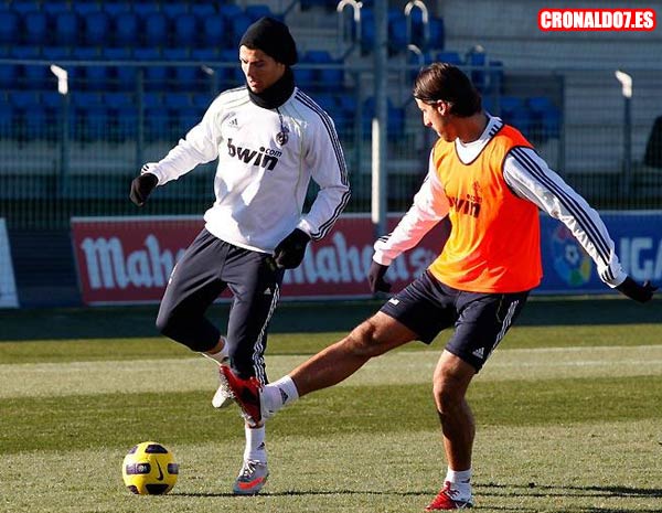 Cristiano Ronaldo junto a Khedira en un entrenamiento