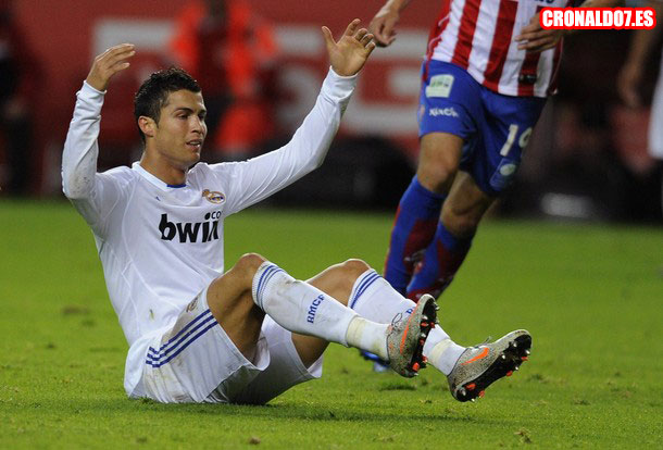 Cristiano Ronaldo no paró de recibir faltas en todo el partido