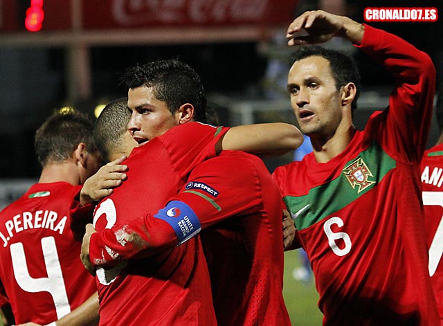 Cristiano Ronaldo celebrando uno de sus goles ante Islandia