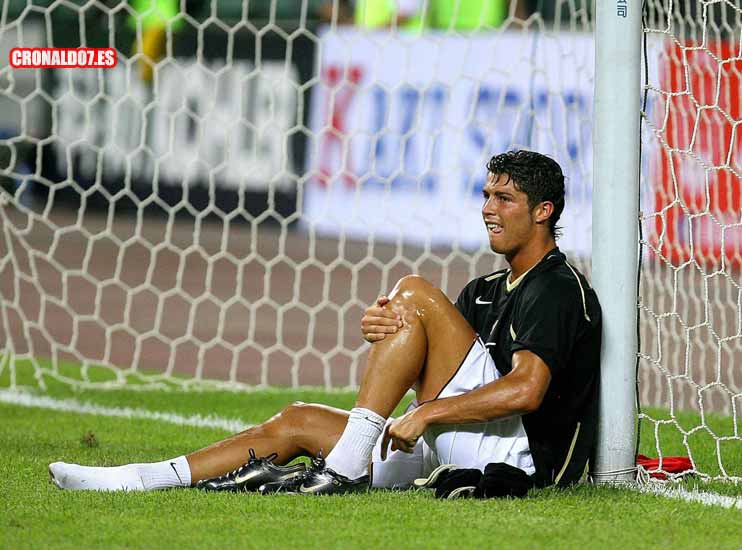 Cristiano Ronaldo triste tras su lesión