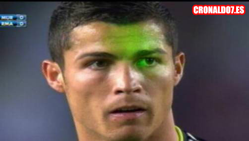 Cristiano Ronaldo apuntado con un láser