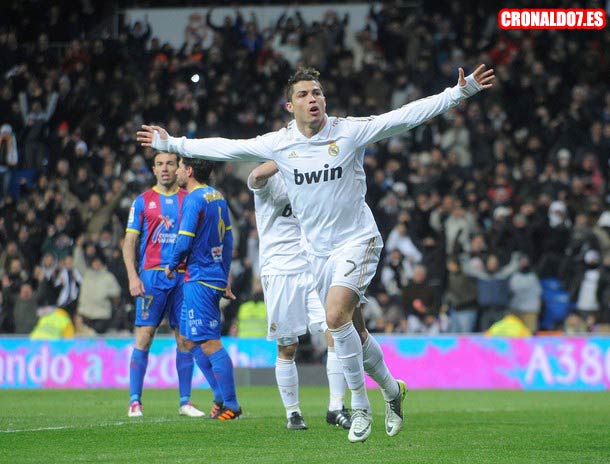 Cristiano Ronaldo frente al Levante