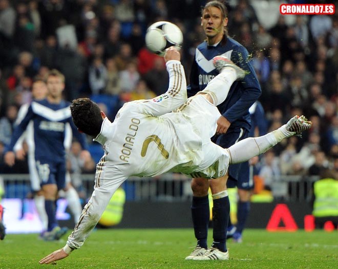 Cristiano Ronaldo de volea