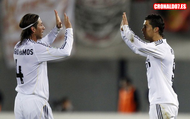 Cristiano Ronaldo celebrando el gol con Sergio Ramos