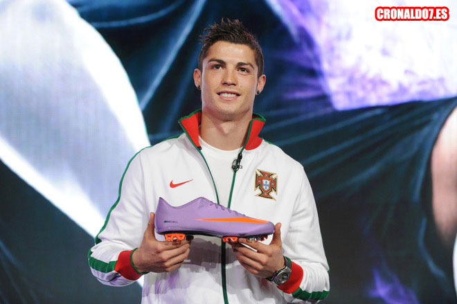 Cristiano Ronaldo presentó sus nuevas botas