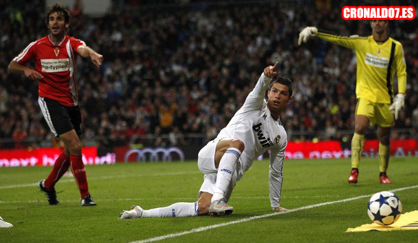 Cristiano Ronaldo celebrando uno de sus goles ante el Deportivo
