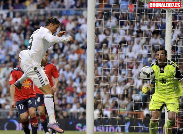 Cristiano Ronaldo marcando el gol de la victoria frente a Osasuna