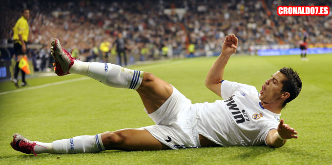 Cristiano Ronaldo celebrando uno de sus goles ante el Deportivo