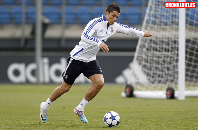 Cristiano Ronaldo entrenando con el grupo