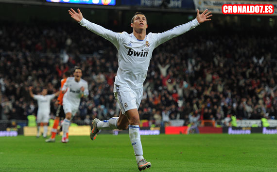 Cristiano Ronaldo celebrando uno de sus goles ante el Valencia