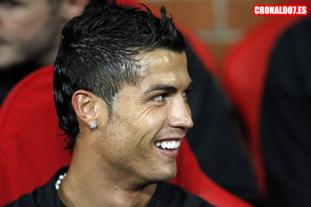 Cristiano Ronaldo en el banquillo de Old Trafford