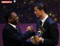 Cristiano Ronaldo recibe el Fifa World Player de manos de Pelé