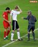 Cristiano Ronaldo recibe un cabezazo de un defensor alemán