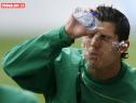 Cristiano Ronaldo refrescandose durante un entrenamiento
