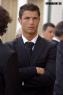 Cristiano Ronaldo vestido de traje